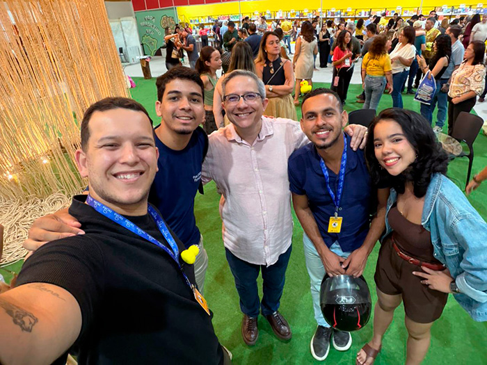Estudantes de Publicidade e Propaganda da FACIMA participam de aula de campo na 11ª Bienal Internacional do Livro de Alagoas
