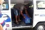 Entrega de alimentos arrecadados ao Centro de Assistência Social Betesda