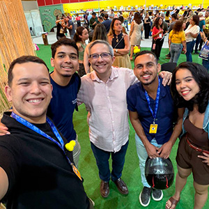 Estudantes de Publicidade e Propaganda da FACIMA participam de aula de campo na 11ª Bienal Internacional do Livro de Alagoas